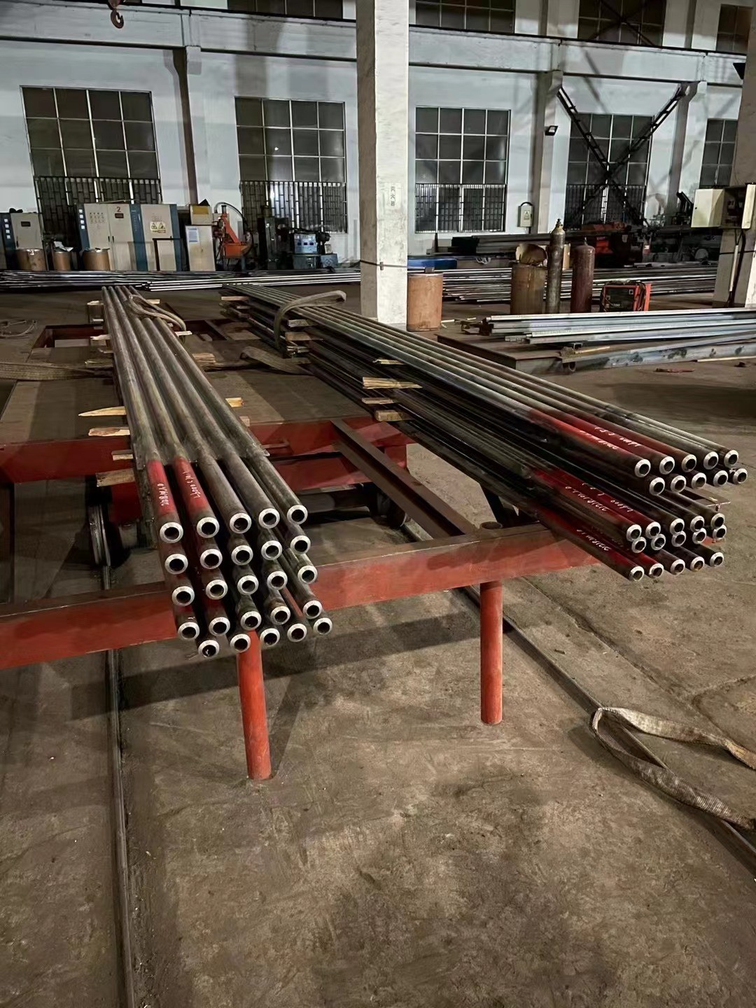 水冷壁管屏|管中心距76.2mm，管屏長(zhǎng)6米、5根一組，Φ63.5×7.1內(nèi)螺紋管，鰭片8mm