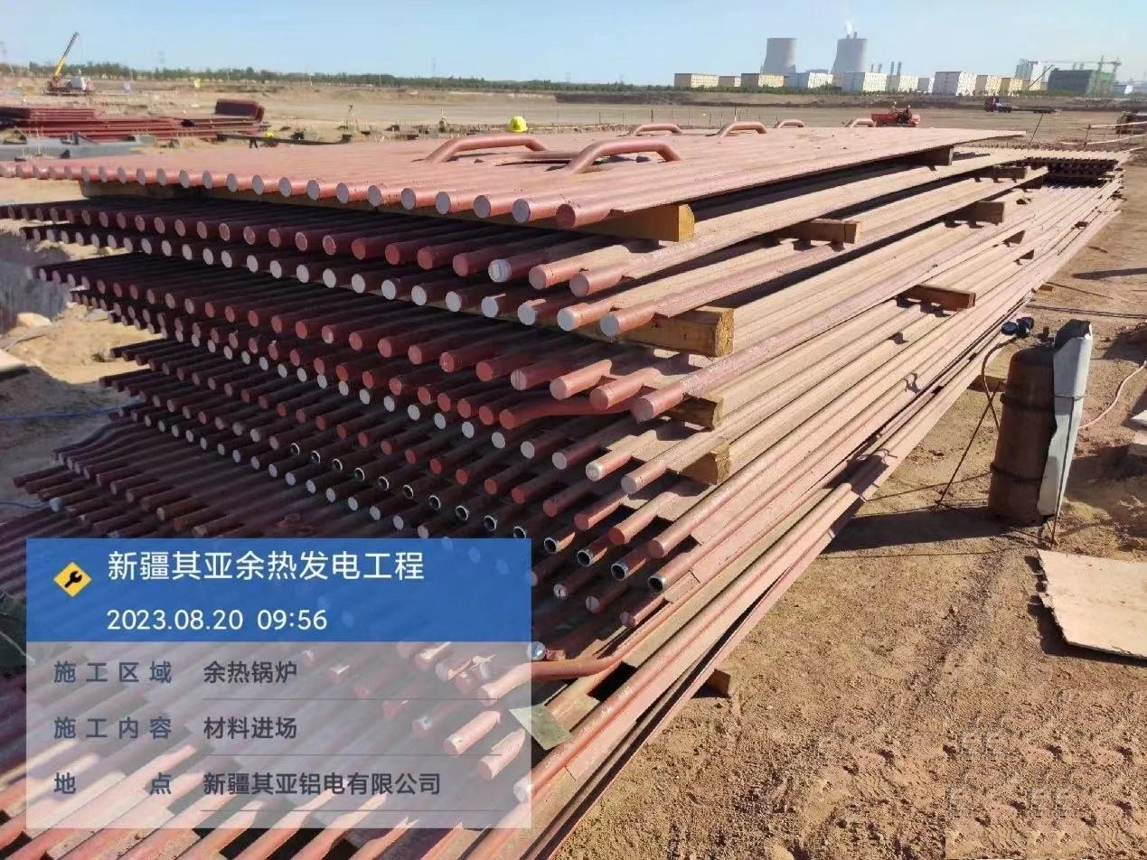 3、4號(hào)螺旋水冷壁管屏|屏寬：50.8×10=508mm；長(zhǎng)：6000mm;S=50.8mm。螺旋水冷壁管盤繞管圈，傾角為19.471°，管子規(guī)格Φ38.1×7.5。螺旋管屏膜式扁鋼厚δ=6.4，采用雙面坡口焊接型式。