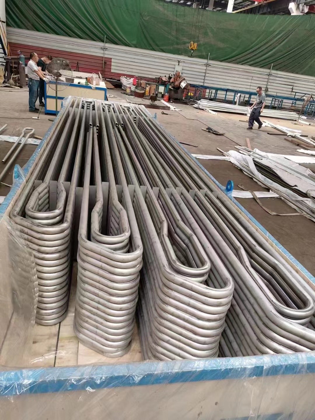 Φ38.1×7.5 SA-213T2 每件9根水冷壁管一排，長12米，管節(jié)距50.8mm,鰭片連接，鰭片為膜式扁鋼厚δ6.4㎜，材料為15CrMo，采用雙面坡口焊接型式
