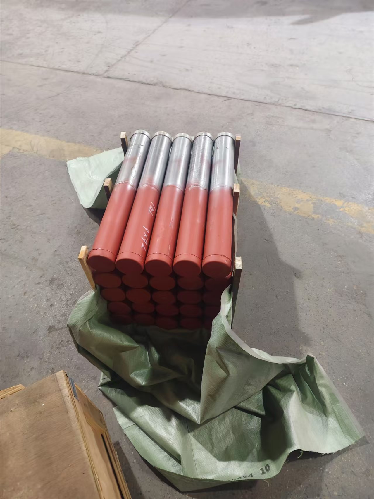 規(guī)格：ф76×6，長度600mm，材質(zhì)：SA-213TP347HFG/SA-213T91,兩種材質(zhì)各300mm